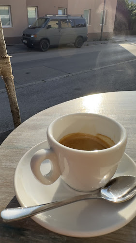 Opinii despre Kavarna NATURA în Ljubljana - Gastronomija in gostinstvo