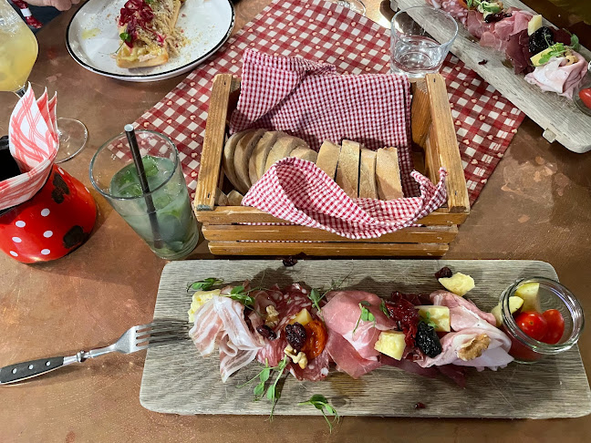 Opinii despre Slovenska Hiša în Ljubljana - Gastronomija in gostinstvo