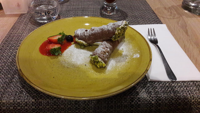 Tržaška c. 5, 1000 Ljubljana