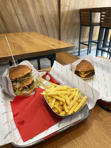 Opinii despre Hood Burger Center în Ljubljana - Gastronomija in gostinstvo