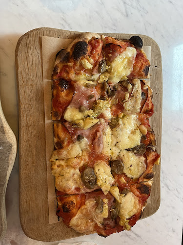 Pizzeria Piccola - Gastronomija in gostinstvo