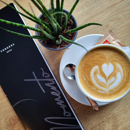 Kavarna Momento - Gastronomija in gostinstvo