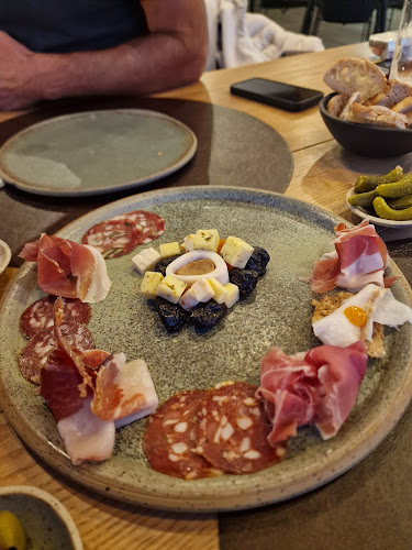 Kodila Gourmet delikatesa & restavracija - Gastronomija in gostinstvo