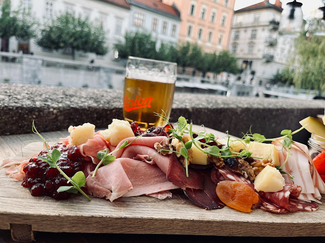 Slovenska Hiša - Gastronomija in gostinstvo