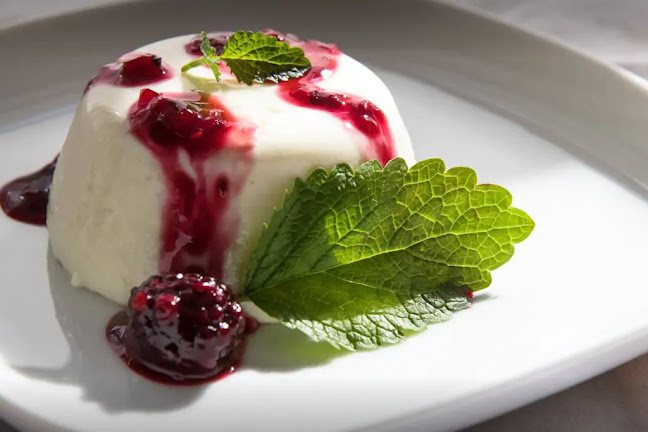 Lovski dom Pr"Slavcu Koče - Gastronomija in gostinstvo