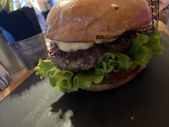 Rina Bistro | Beer, Burgers & Sport - Ljubljana