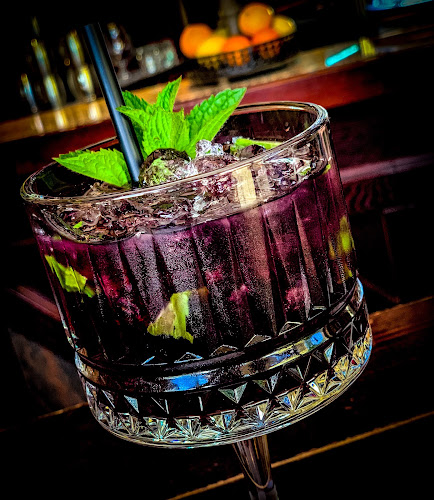 Kocka bar Poljana - Gastronomija in gostinstvo