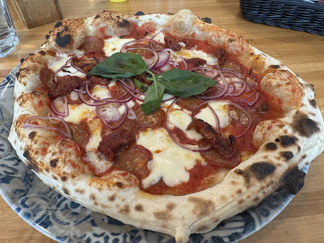 Restavracija Bežigrajski dvor - Gastronomija in gostinstvo