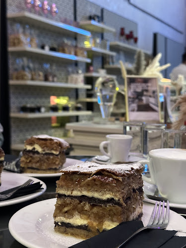 1000 Cankarjevo nabrežje, Next to Ljubljana Triple Bridge, Tromostovje 1, 1000 Ljubljana