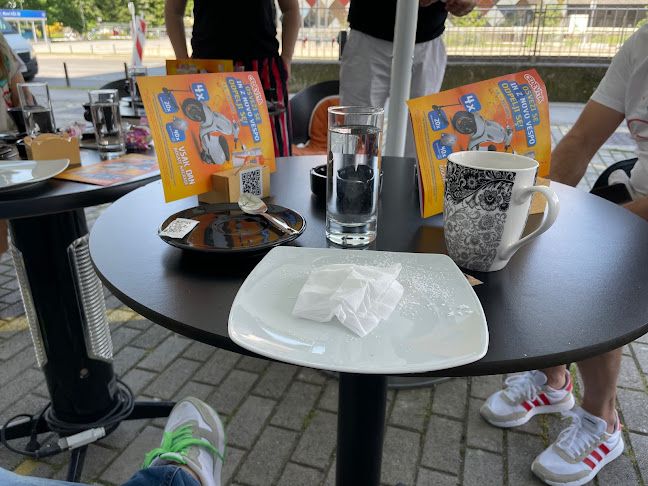 12 Odtenkov Postelje, Postelja d.o.o - Gastronomija in gostinstvo