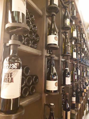 Vinoteka Movia - Gastronomija in gostinstvo