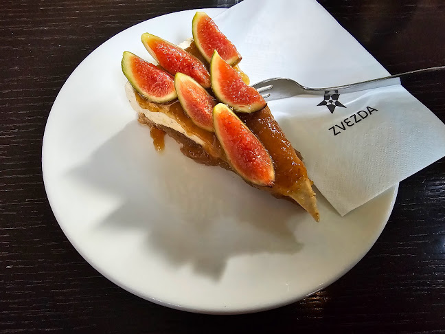 Kavarna Zvezda, Hotel Slon - Gastronomija in gostinstvo