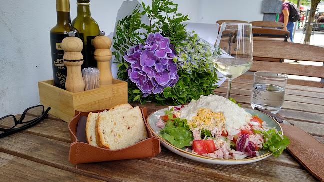 Adamič-Lundrovo nabrežje 27-3, 1000 Ljubljana