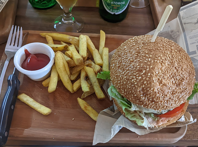 Opinii despre Svinjak Bar & Grill în Bovec - Gastronomija in gostinstvo