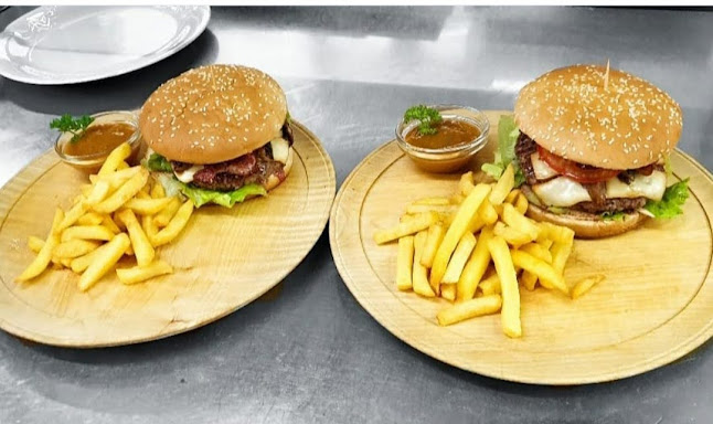 Opinii despre Kmečki hram d.o.o. în Ljubljana - Gastronomija in gostinstvo