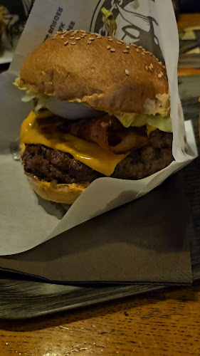 Zmajeva votlina in 7 burger - Rečica ob Savinji