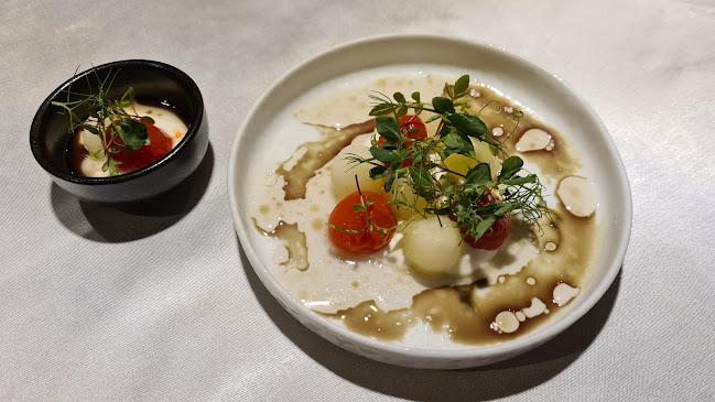 Miza za štiri - Gastronomija in gostinstvo