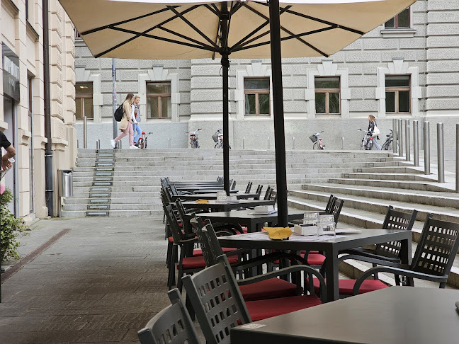 Dvorni trg 2, 1000 Ljubljana