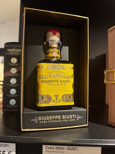 Pogačarjev trg 2, 1000 Ljubljana