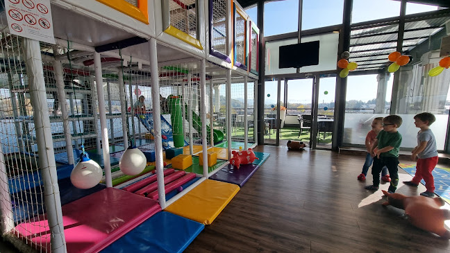 Comentarii opinii despre Dežela igral in kavarna, Sašo Žaljec s.p.