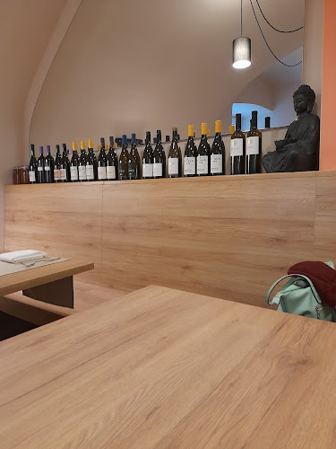 vhod iz Malega trga, Trubarjeva cesta 7, 1000 Ljubljana