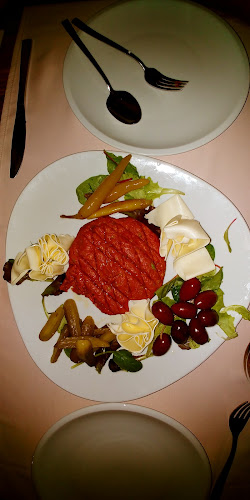 Gostilna pri hrastu - Gastronomija in gostinstvo