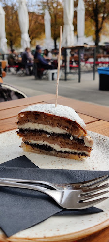 Adamič-Lundrovo nabrežje 5, 1000 Ljubljana