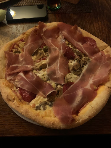 Apachi Bar Andreja Kun S.P. - Gastronomija in gostinstvo