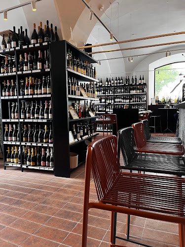 Pogačarjev trg 2, 1000 Ljubljana