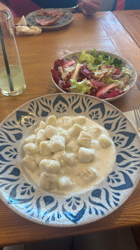 Gostilnica Jezero - Gastronomija in gostinstvo