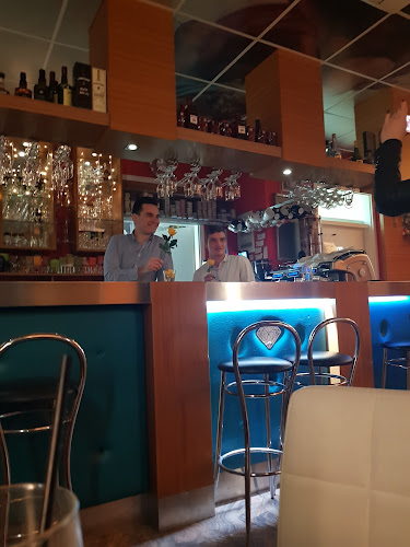 Bar Safir - Gastronomija in gostinstvo