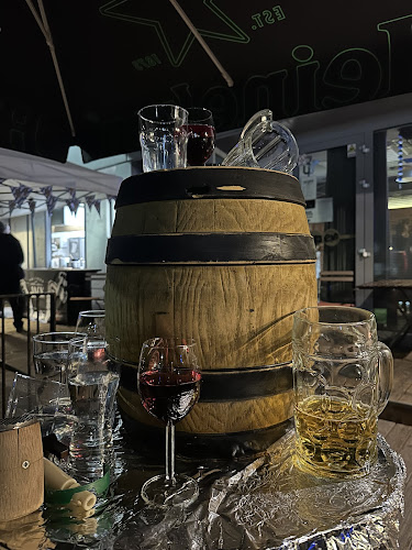 Two Riders bar - Gastronomija in gostinstvo