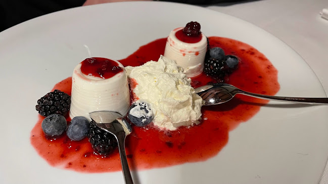 Opinii despre Restavracija Bužinel în Dobrovo v Brdih - Gastronomija in gostinstvo