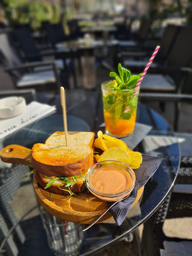 Kavarna Kino - Gastronomija in gostinstvo