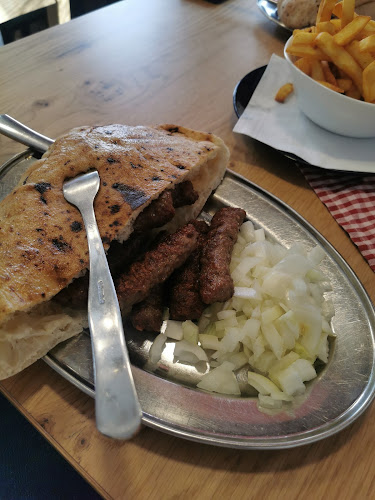 Deset v Pol - Gastronomija in gostinstvo