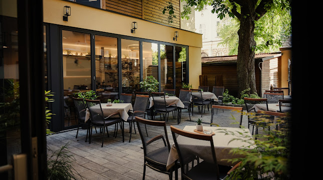 Opinii despre Operna Klet în Ljubljana - Gastronomija in gostinstvo