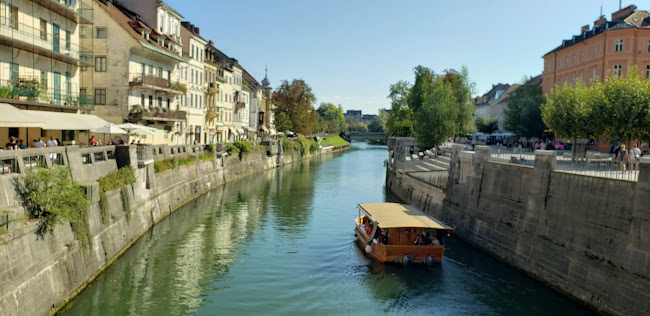 Adamič-Lundrovo nabrežje 1, 1000 Ljubljana