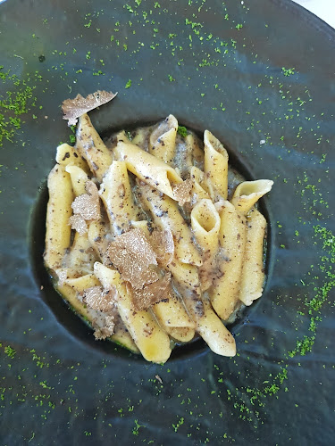 Gostilna pri hrastu - Gastronomija in gostinstvo