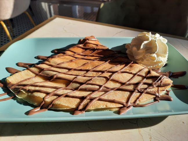 Sladoledarna in kavarna pri Ekremu - Gastronomija in gostinstvo