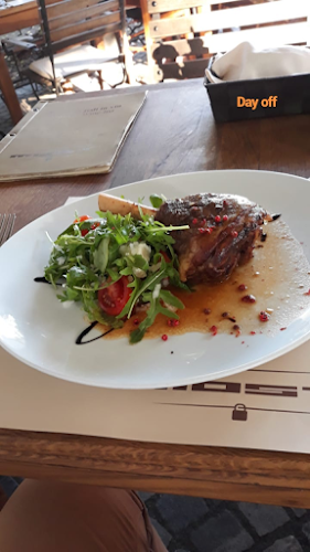 Petkovškovo nabrežje 21, 1000 Ljubljana