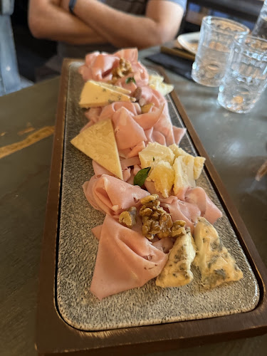 Vinoteka Movia - Gastronomija in gostinstvo