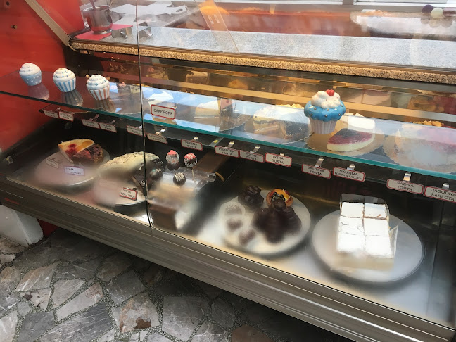 Kavarna in slaščičarna Rendez - Vous - Gastronomija in gostinstvo