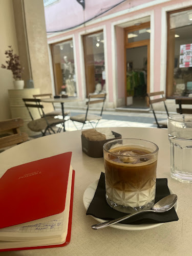 Bar Cameral - Gastronomija in gostinstvo