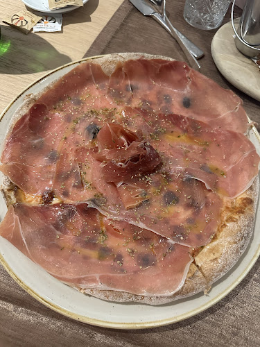 Opinii despre Lipa kavarna, pivnica in restavracija în Podčetrtek - Gastronomija in gostinstvo