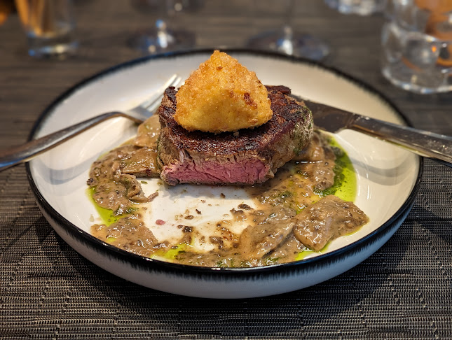 Opinii despre Cubo în Ljubljana - Gastronomija in gostinstvo