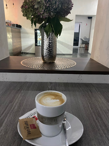 MOON Lounge and Coffe Bar - Gastronomija in gostinstvo