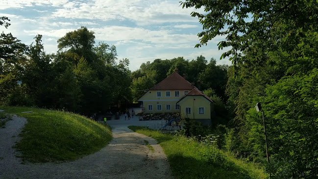 Cankarjev Vrh 1, 1000 Ljubljana