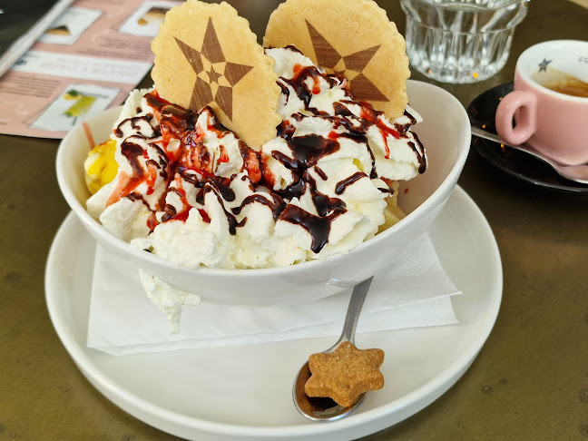 Opinii despre Kavarna Zvezda, Hotel Slon în Ljubljana - Gastronomija in gostinstvo