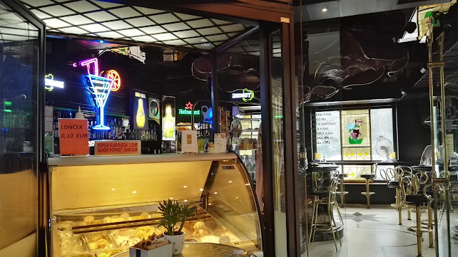 Kava Bar Gaj - točenje pijač - Ljubljana