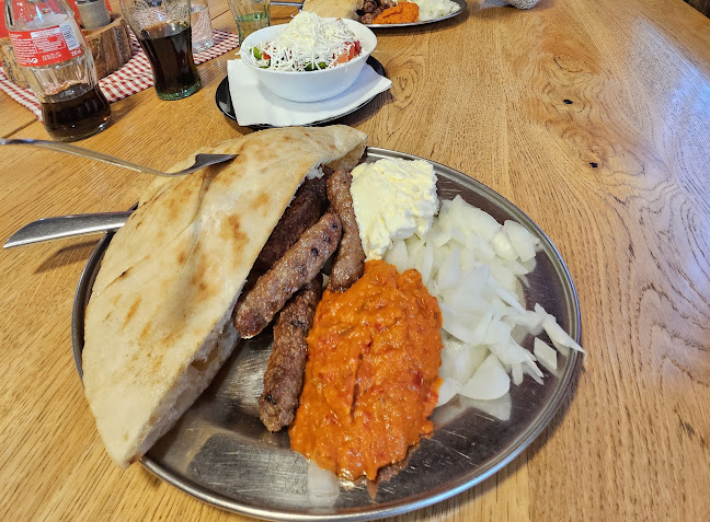 Opinii despre Deset v Pol în Ljubljana - Gastronomija in gostinstvo